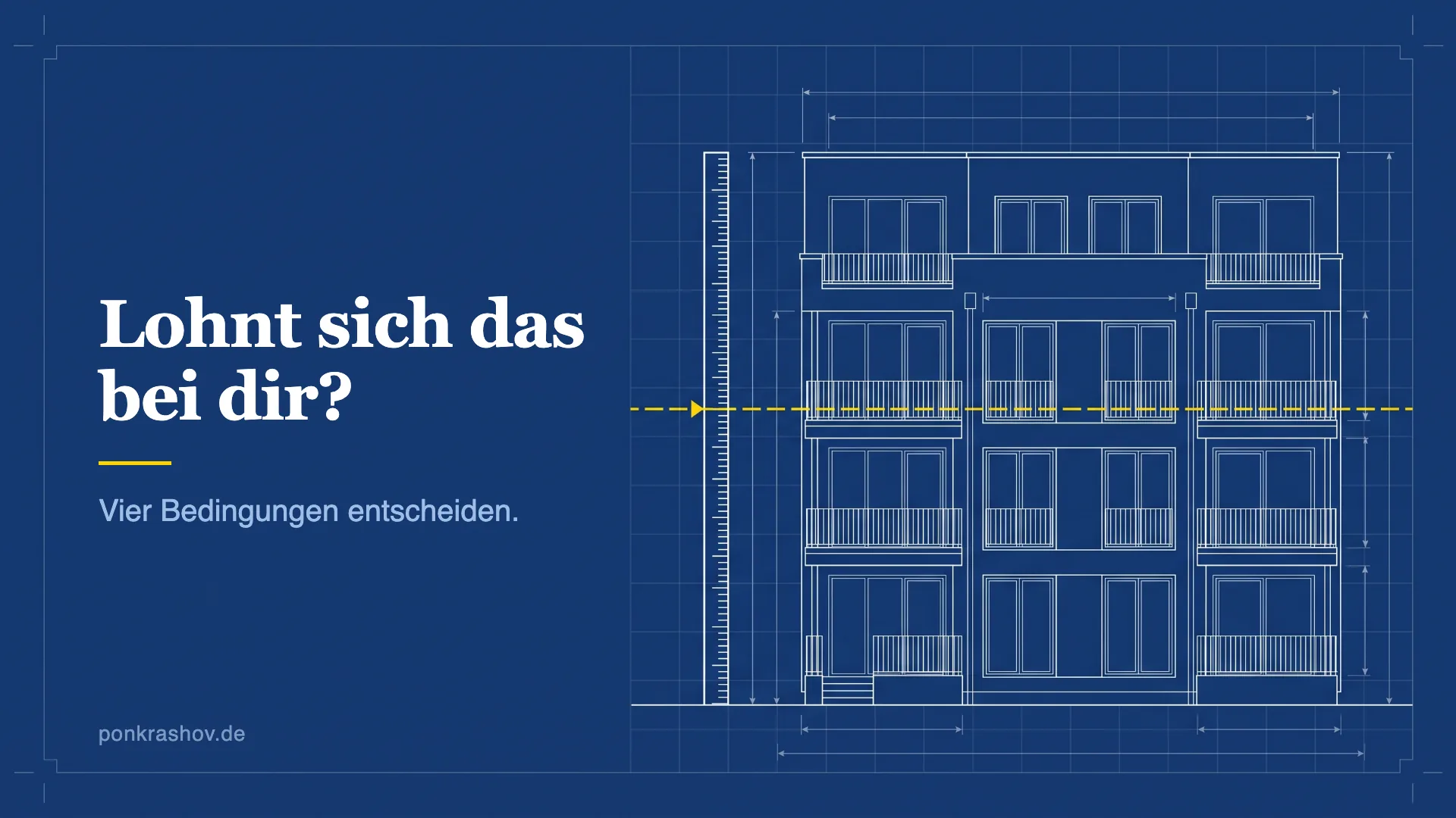 Technische Zeichnung eines Mehrfamilienhauses mit einer Messlatte daneben, eine gelbe Schwellen-Linie kreuzt die Messlatte