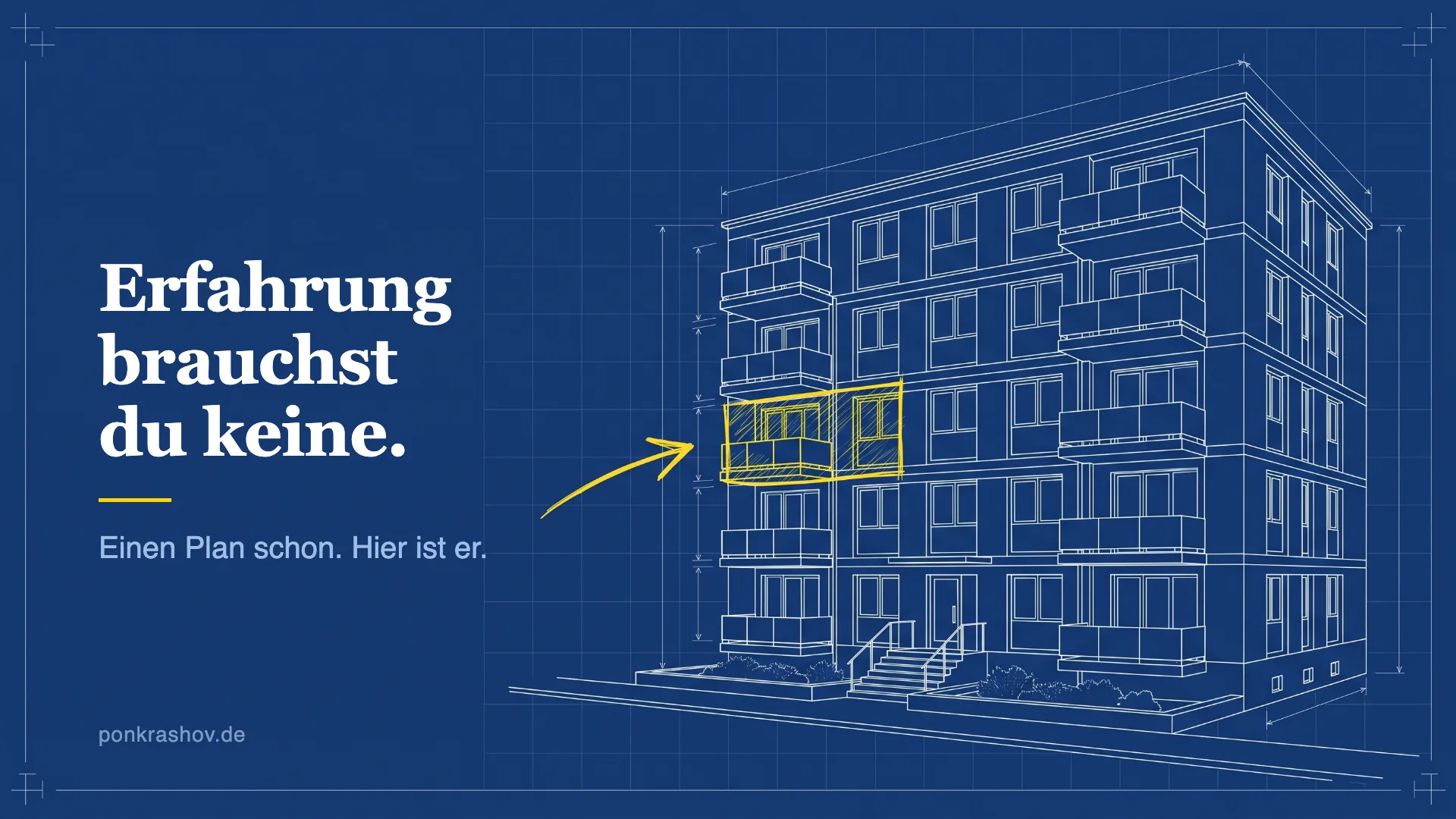 Technische Zeichnung eines Mehrfamilienhauses, eine kleine Wohnung im ersten Obergeschoss gelb markiert mit handgezeichnetem Pfeil