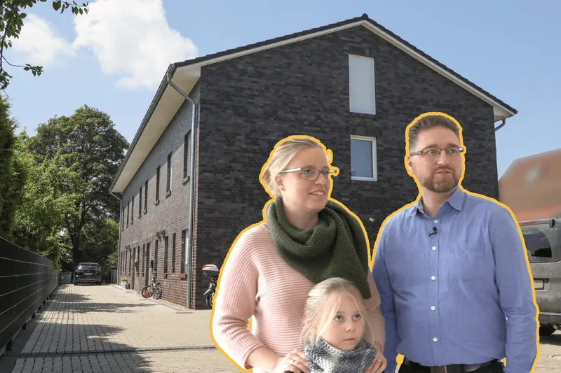 Familie König vor ihrem Haus in Quickborn